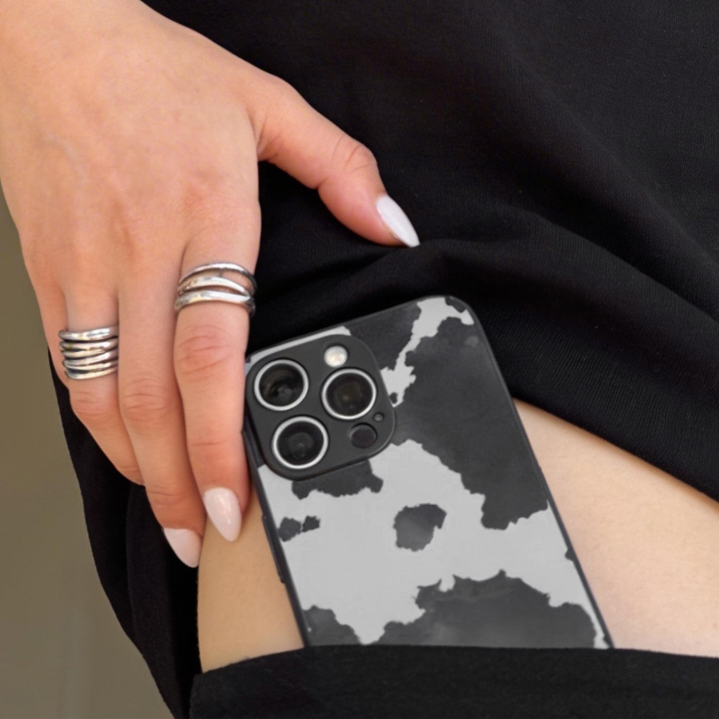 Noir Hide - iPhone 17e Case